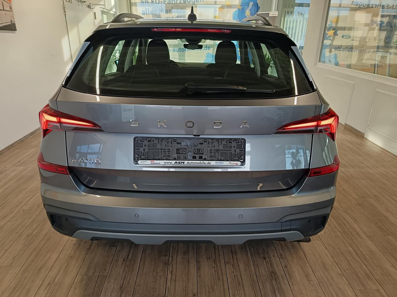 Skoda Kamiq 130 Jahre 1,5TSI DSG*AHK*ACC*LED*R-KAM*PDC - SUV: picture 5 Skoda Kamiq 130 Jahre 1,5TSI DSG*AHK*ACC*LED*R-KAM*PDC - SUV: picture 5