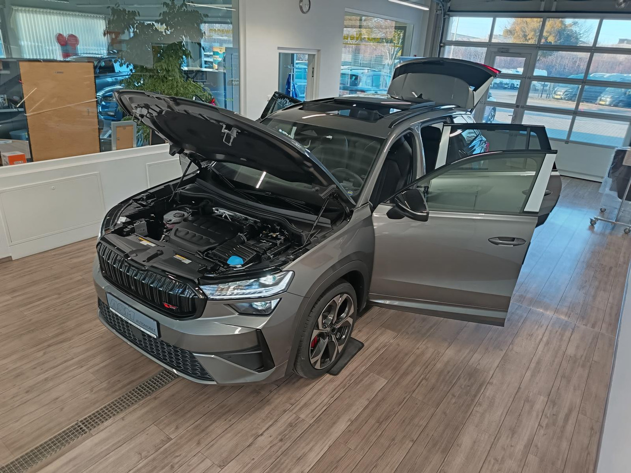 Skoda Kodiaq RS 2,0TSI 195kW 4x4*AHK*PSD*STD.HZG*NAVI* - SUV: picture 2 Skoda Kodiaq RS 2,0TSI 195kW 4x4*AHK*PSD*STD.HZG*NAVI* - SUV: picture 2