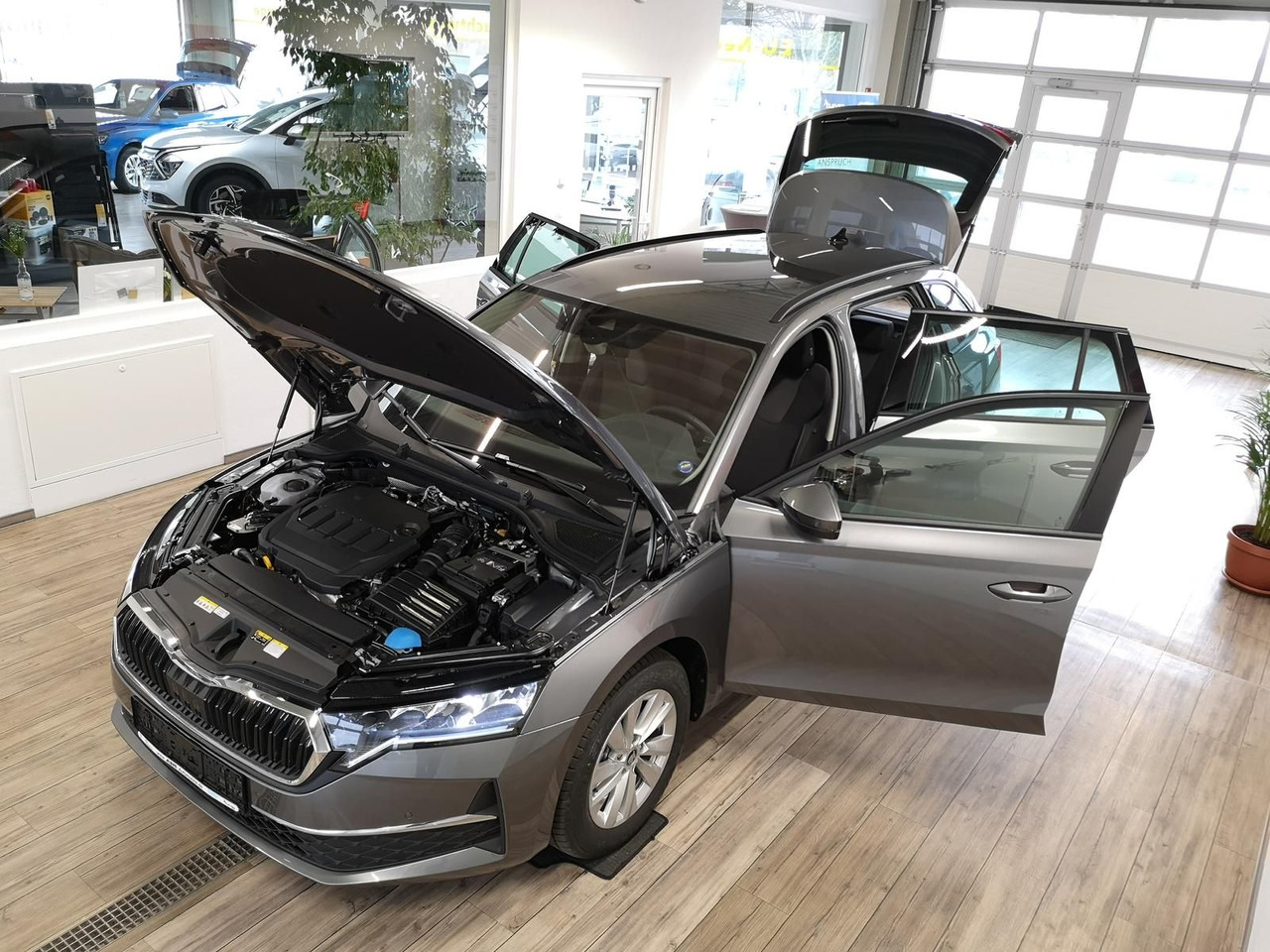 Skoda Octavia Combi Selection DSG*LED*ACC*WINTERPAKET* - Car: picture 2 Skoda Octavia Combi Selection DSG*LED*ACC*WINTERPAKET* - Car: picture 2