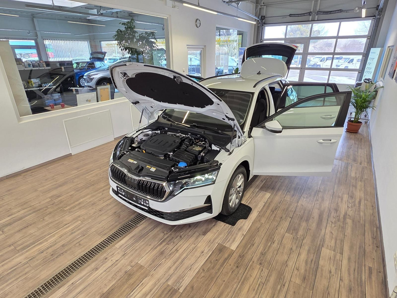 Skoda Octavia Combi Selection DSG*LED*ACC*WINTERPAKET* - Car: picture 2 Skoda Octavia Combi Selection DSG*LED*ACC*WINTERPAKET* - Car: picture 2