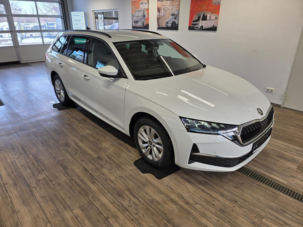 Skoda Octavia Combi Selection DSG*LED*ACC*WINTERPAKET* - Car: picture 3 Skoda Octavia Combi Selection DSG*LED*ACC*WINTERPAKET* - Car: picture 3