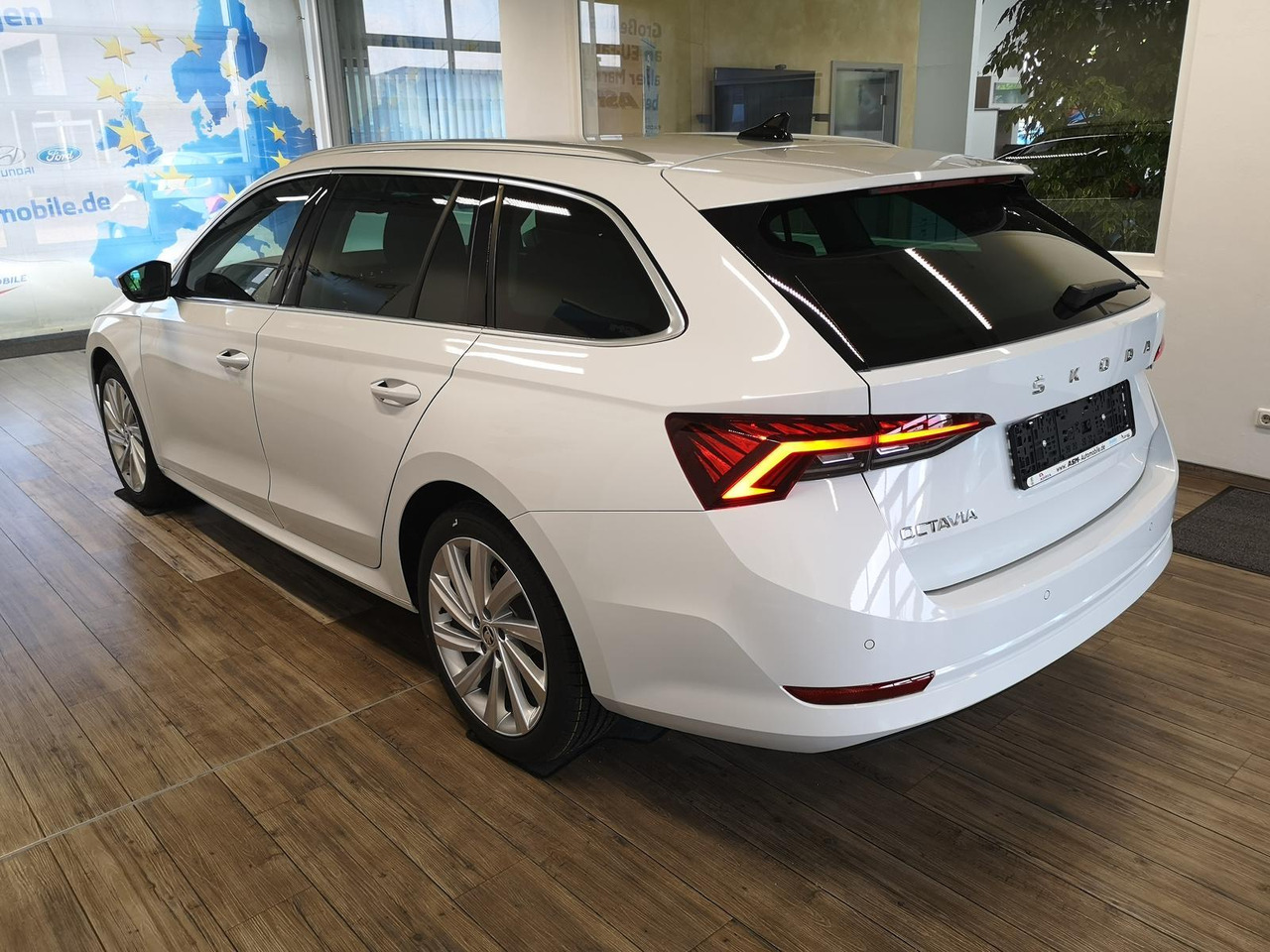 Skoda Octavia Combi Style 1,5 TSI+AHK+MATRIX LED+4xSHZ - Estate car: picture 4 Skoda Octavia Combi Style 1,5 TSI+AHK+MATRIX LED+4xSHZ - Estate car: picture 4