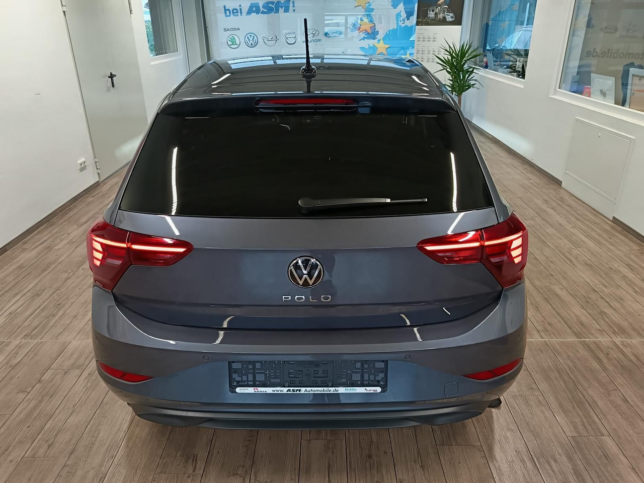 Volkswagen Polo Life 1.0 TSI 70 kW*LED*R-KAM*TEMP*PDC*SHZ* - Car: picture 5 Volkswagen Polo Life 1.0 TSI 70 kW*LED*R-KAM*TEMP*PDC*SHZ* - Car: picture 5