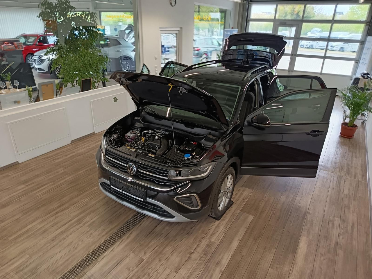 Volkswagen T-Cross Life 1.5 TSI DSG*AHK*MATRIX LED*ACC*SHZ* - SUV: picture 2 Volkswagen T-Cross Life 1.5 TSI DSG*AHK*MATRIX LED*ACC*SHZ* - SUV: picture 2