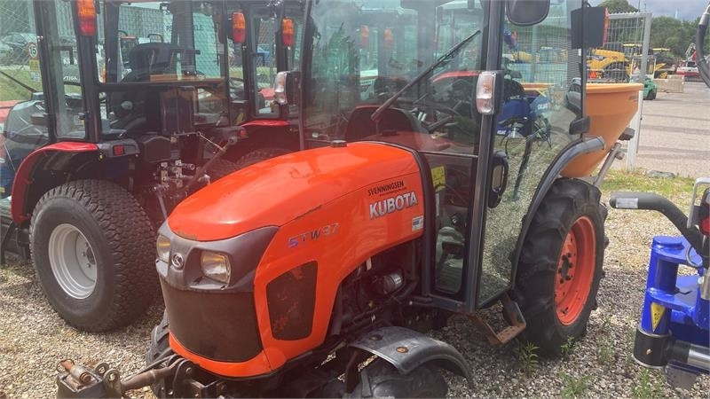 Kubota STW37 Kun 1144 timer STW37 - Municipal tractor: picture 2 Kubota STW37 Kun 1144 timer STW37 - Municipal tractor: picture 2