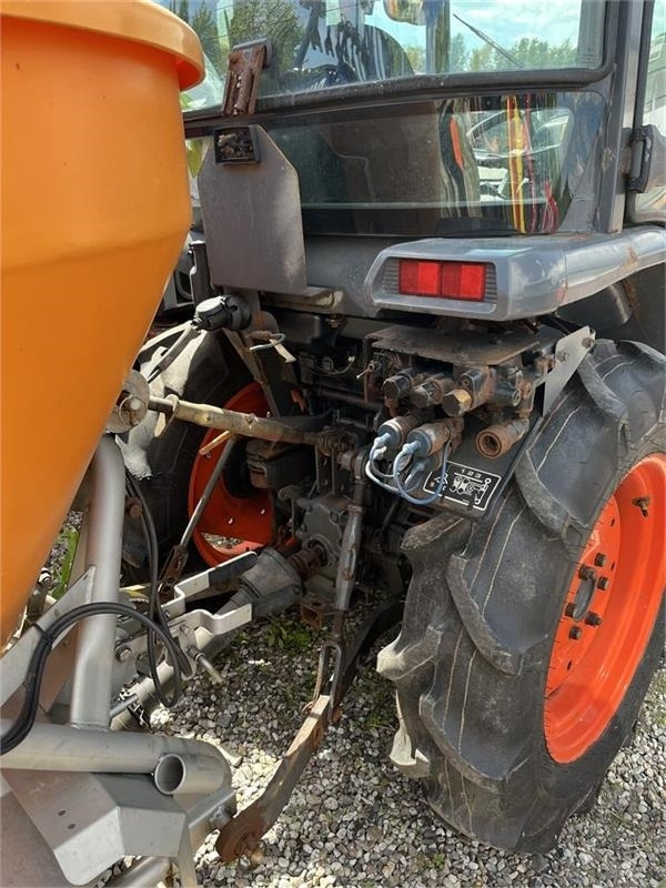 Kubota STW37 Kun 1144 timer STW37 - Municipal tractor: picture 4 Kubota STW37 Kun 1144 timer STW37 - Municipal tractor: picture 4