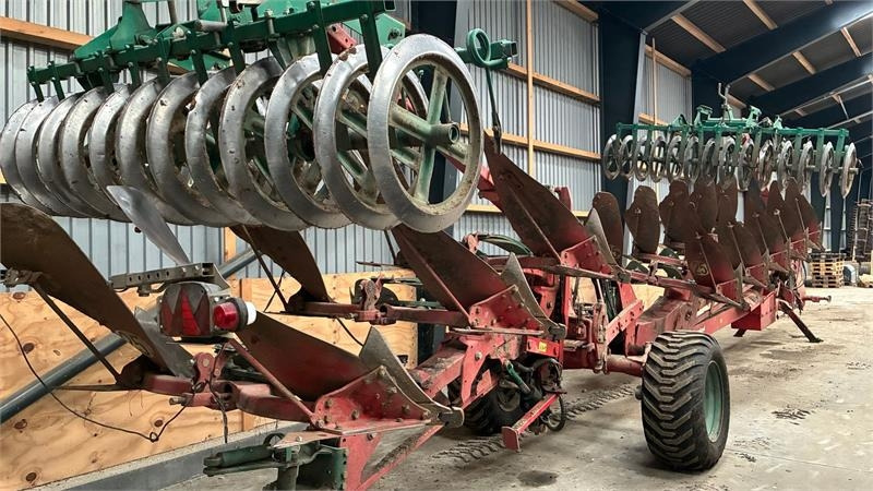 Kverneland PW100 Variomat 8 furet Med IP-pakker - Plow: picture 2 Kverneland PW100 Variomat 8 furet Med IP-pakker - Plow: picture 2