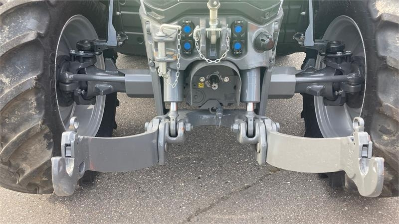 Massey Ferguson 5S.145 Exclusive Dyna-6 Exclusive - Farm tractor: picture 3 Massey Ferguson 5S.145 Exclusive Dyna-6 Exclusive - Farm tractor: picture 3