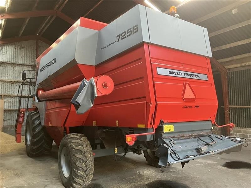 Massey Ferguson 7256 RS med 22 fods Freeflow skærebord - Combine harvester: picture 3 Massey Ferguson 7256 RS med 22 fods Freeflow skærebord - Combine harvester: picture 3