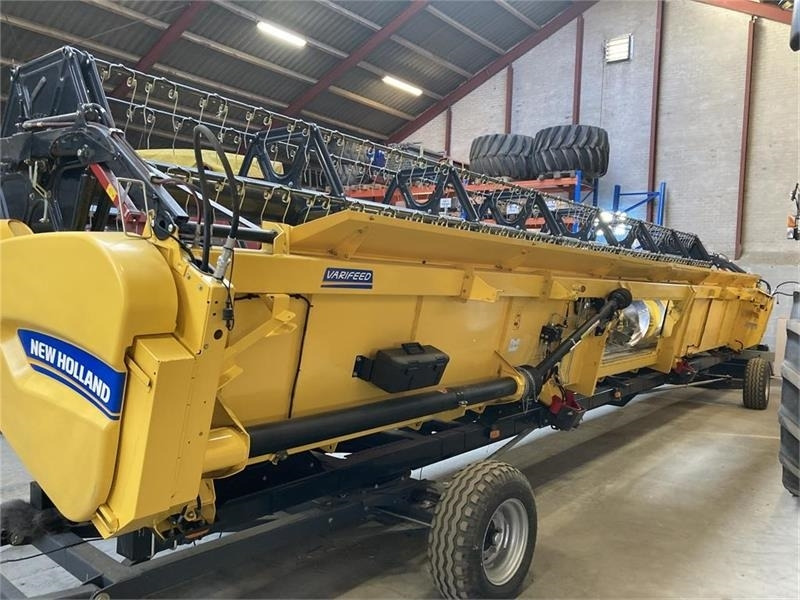 New Holland 35” Varifeed - Combine header: picture 2 New Holland 35” Varifeed - Combine header: picture 2