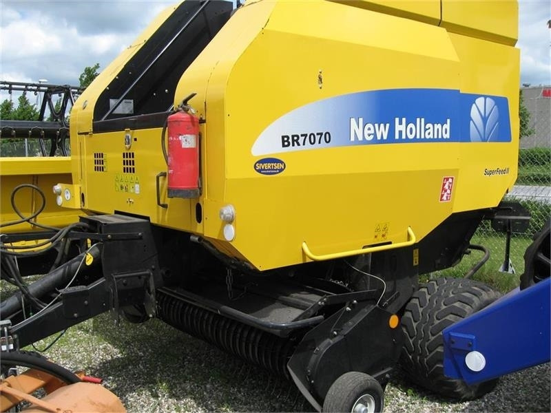 New Holland BR7070 med SUPER FEED - Round baler: picture 1 New Holland BR7070 med SUPER FEED - Round baler: picture 1