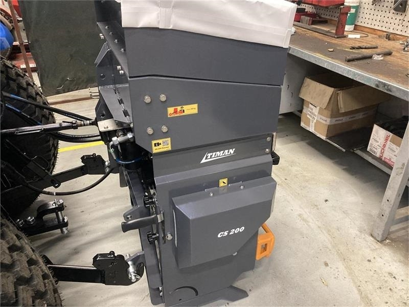 Timan CS-200 Combispreder 300 liter til traktor - Sand/ Salt spreader for Municipal/ Special vehicle: picture 2 Timan CS-200 Combispreder 300 liter til traktor - Sand/ Salt spreader for Municipal/ Special vehicle: picture 2