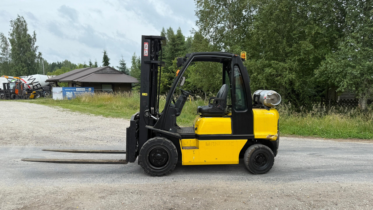 Nissan DX30 - Diesel forklift: picture 2 Nissan DX30 - Diesel forklift: picture 2