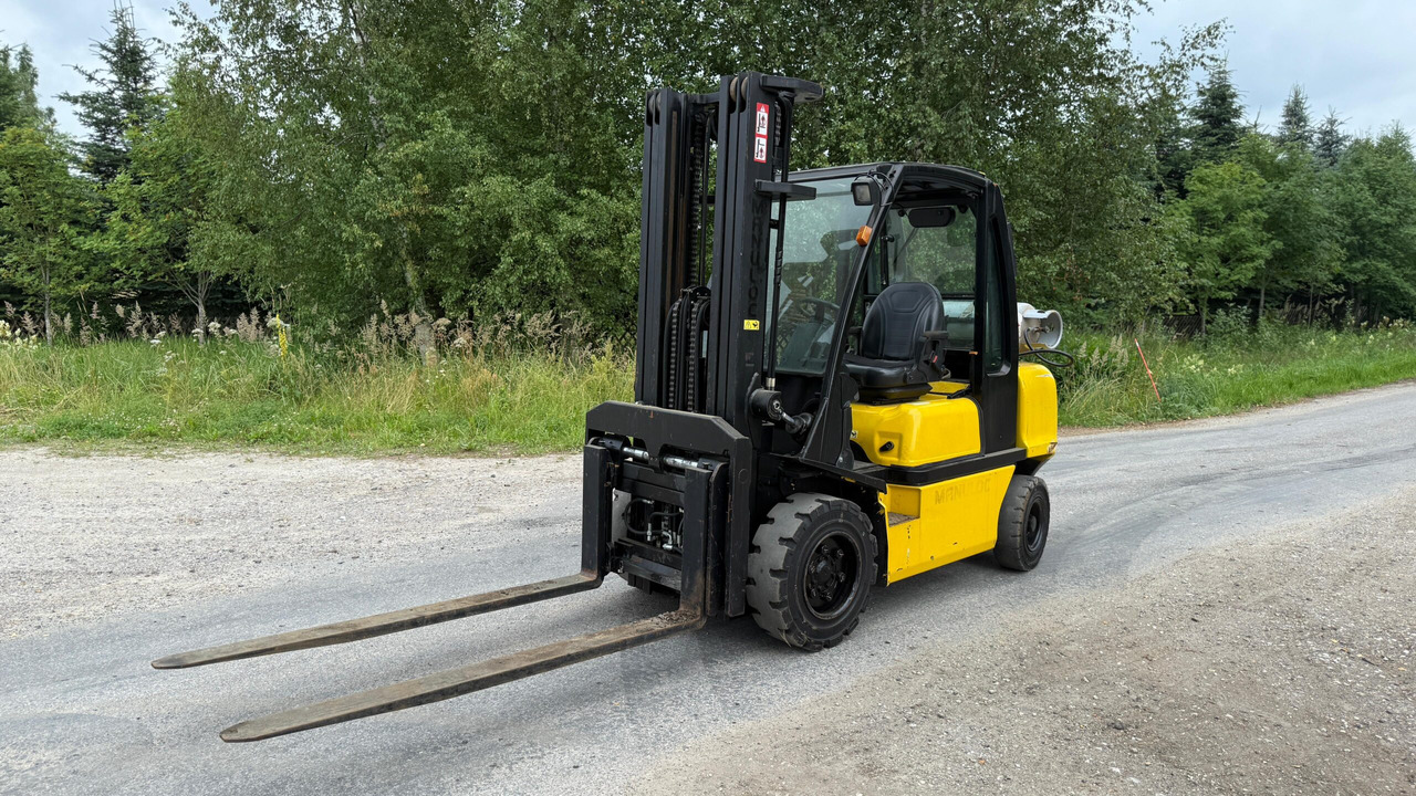 Nissan DX30 - Diesel forklift: picture 1 Nissan DX30 - Diesel forklift: picture 1