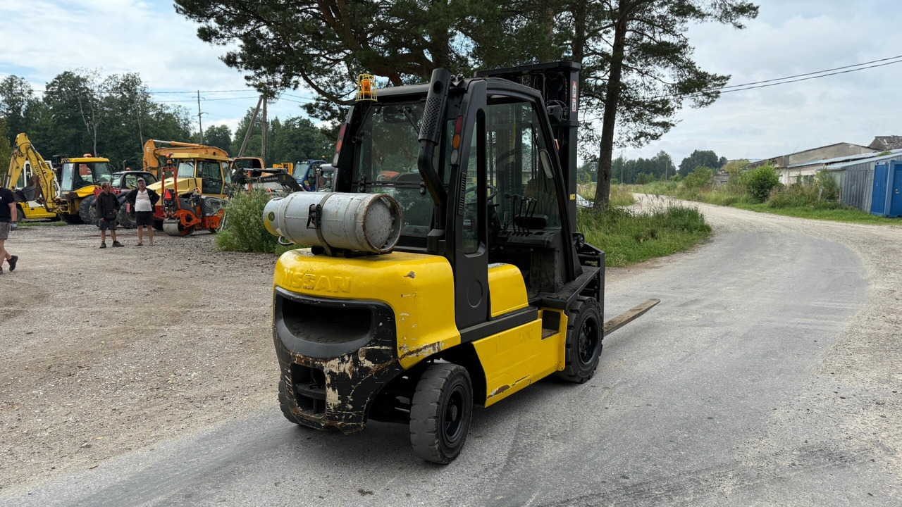 Nissan DX30 - Diesel forklift: picture 5 Nissan DX30 - Diesel forklift: picture 5