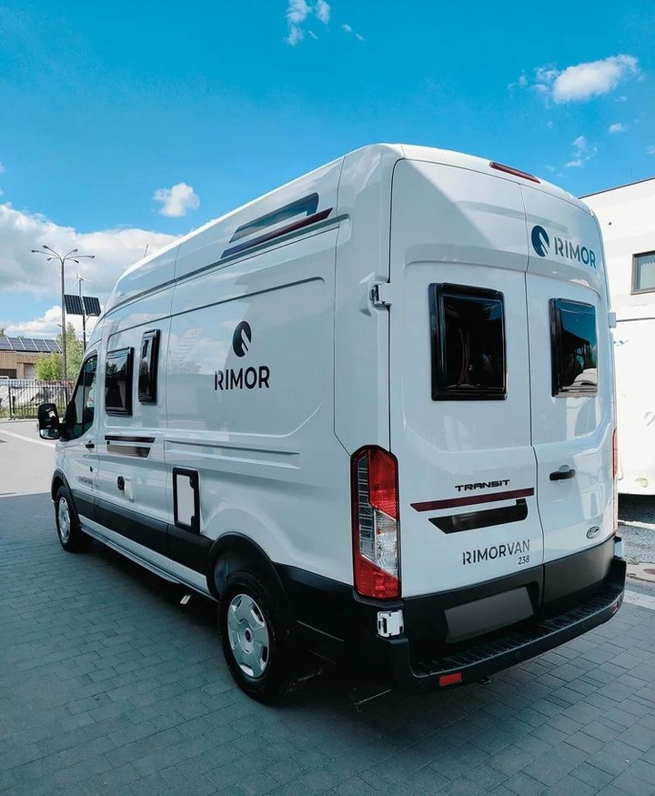 FORD Rimor NEW Ford Van 238 Truma Diesel Roller Shutters Remis AUTOMAT - Camper van: picture 4 FORD Rimor NEW Ford Van 238 Truma Diesel Roller Shutters Remis AUTOMAT - Camper van: picture 4