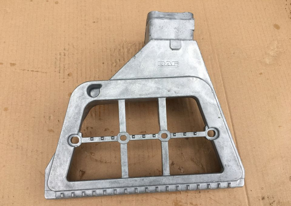 DAF XF 105 wspornik stopnia stopień mocowanie NOWY - Bumper: picture 1 DAF XF 105 wspornik stopnia stopień mocowanie NOWY - Bumper: picture 1