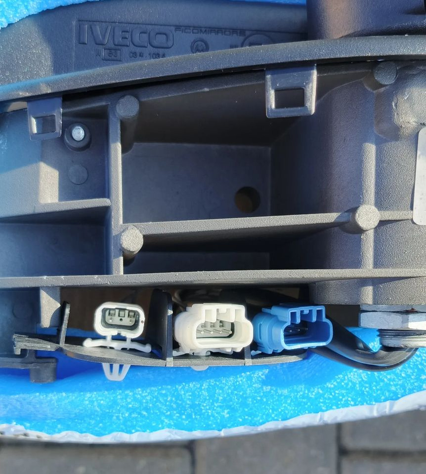IVECO STRALIS LUSTERKO LEWE NOWE 5801765195 - Body and exterior for Truck: picture 2 IVECO STRALIS LUSTERKO LEWE NOWE 5801765195 - Body and exterior for Truck: picture 2