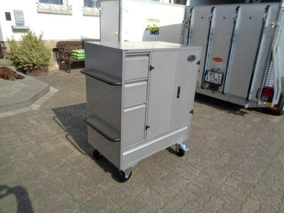 Anhänger Sattelschrank, fahrbar, abschließbar - Tool/ Equipment: picture 2 Anhänger Sattelschrank, fahrbar, abschließbar - Tool/ Equipment: picture 2