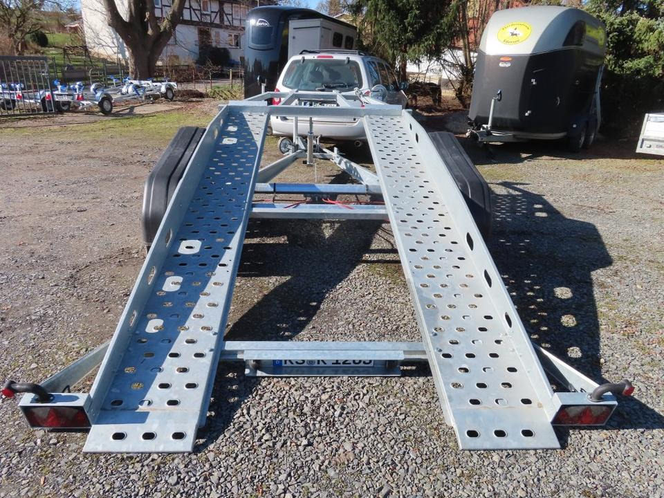 Böckmann, Autotransporter, 2,7 to. kippbar, 100 km, PKW Anhänger - Autotransporter trailer: picture 2 Böckmann, Autotransporter, 2,7 to. kippbar, 100 km, PKW Anhänger - Autotransporter trailer: picture 2