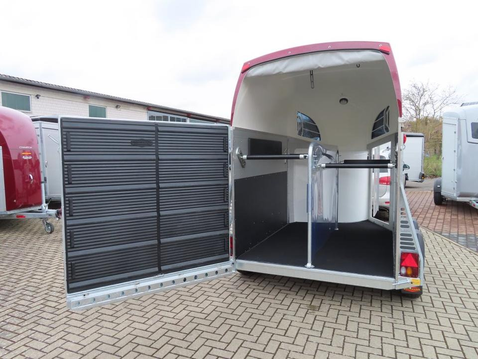 Böckmann Pferdeanhänger Champion R Flügeltür Saka. 100km/h - Horse trailer: picture 1 Böckmann Pferdeanhänger Champion R Flügeltür Saka. 100km/h - Horse trailer: picture 1