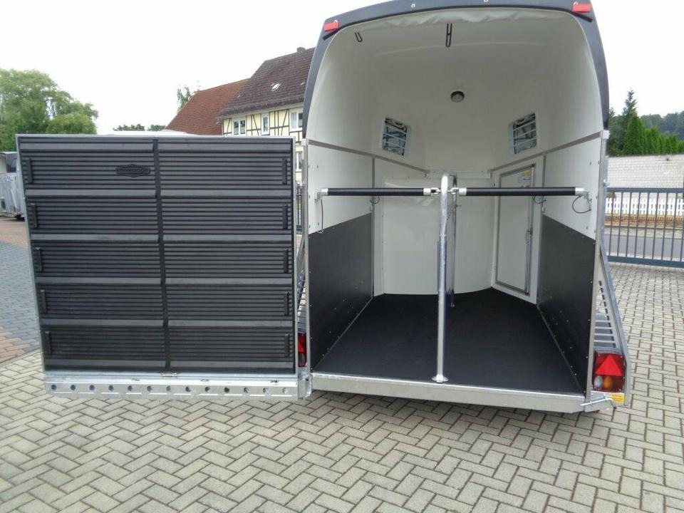 Böckmann, Pferdeanhänger, DUO Alub.SaKa.Flügeltür, 100 km/h - Horse trailer: picture 1 Böckmann, Pferdeanhänger, DUO Alub.SaKa.Flügeltür, 100 km/h - Horse trailer: picture 1