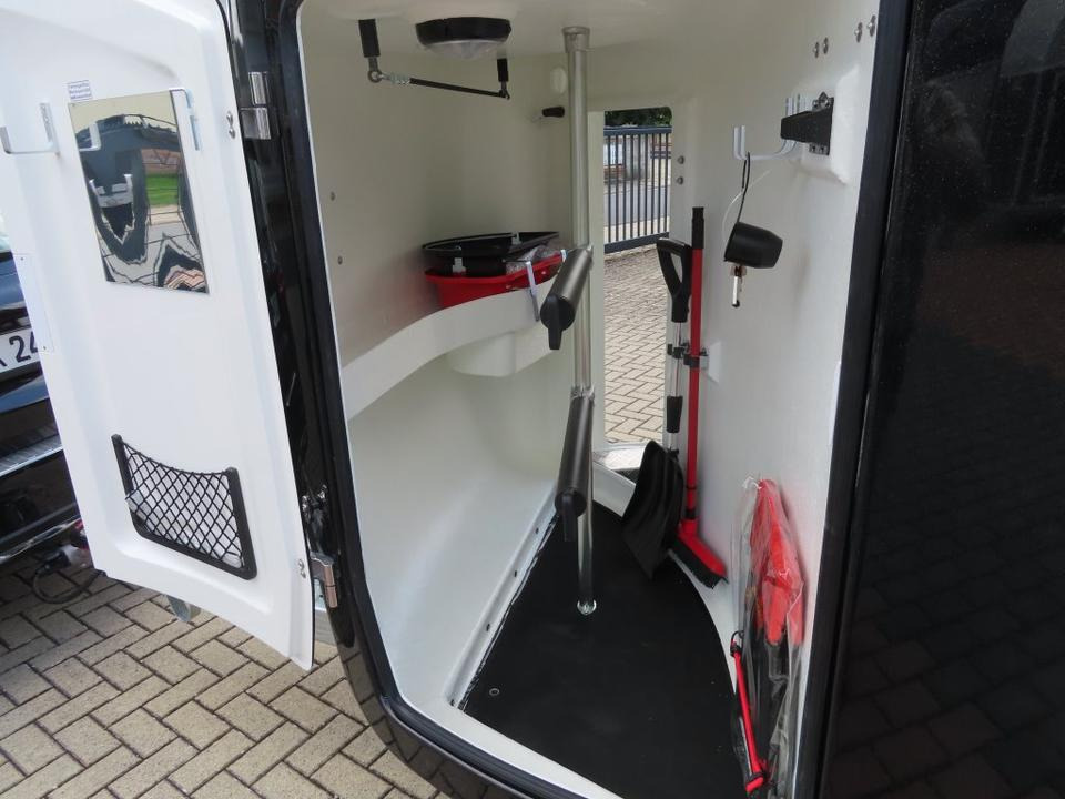 Böckmann Pferdeanhänger, Master 25, Mittelpostentrennwand, 100 km - Horse trailer: picture 3 Böckmann Pferdeanhänger, Master 25, Mittelpostentrennwand, 100 km - Horse trailer: picture 3