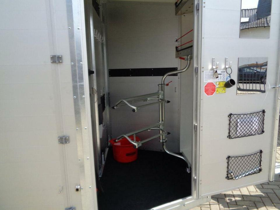 Böckmann Pferdeanhänger Portax L-SR, Videokamera - Horse trailer: picture 4 Böckmann Pferdeanhänger Portax L-SR, Videokamera - Horse trailer: picture 4