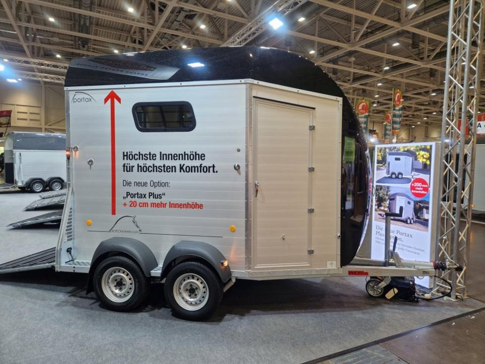 Pferdeanhänger Böckmann Portax E Plus Innenhöhe 2,55m WCF 100km/h - Horse trailer: picture 1 Pferdeanhänger Böckmann Portax E Plus Innenhöhe 2,55m WCF 100km/h - Horse trailer: picture 1