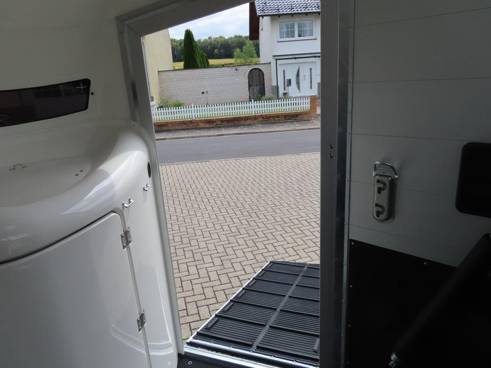 Pferdeanhänger Böckmann Portax K, Sattelk. Entladeklappe, 100 k. - Horse trailer: picture 4 Pferdeanhänger Böckmann Portax K, Sattelk. Entladeklappe, 100 k. - Horse trailer: picture 4