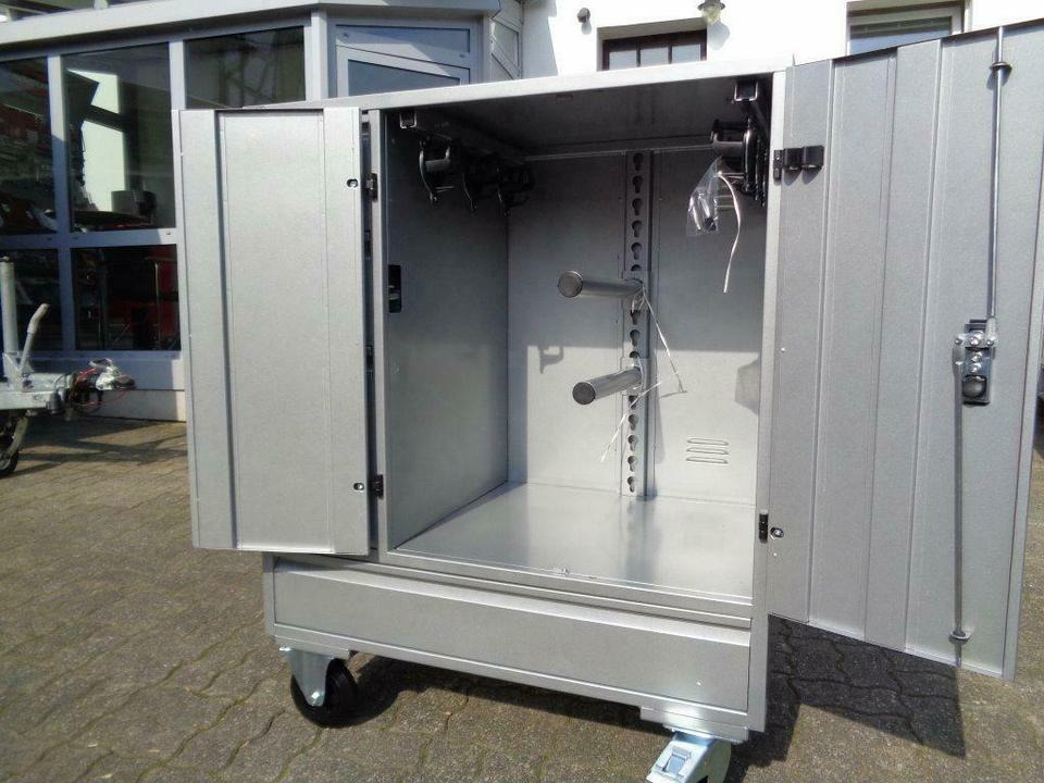 Turnierschrank fahrbar NEU pulverbeschichtet abschließbar - Tool/ Equipment: picture 1 Turnierschrank fahrbar NEU pulverbeschichtet abschließbar - Tool/ Equipment: picture 1