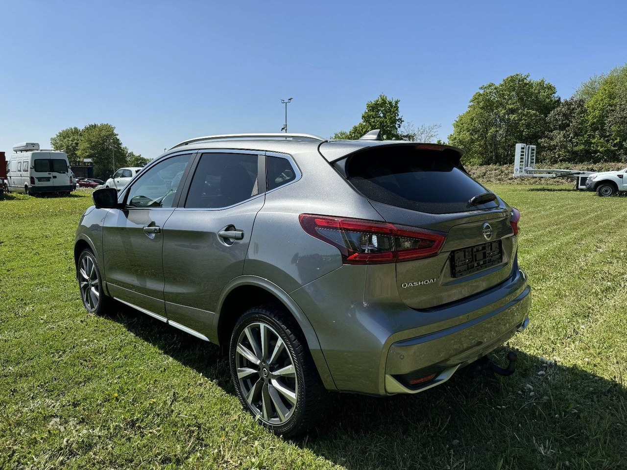 Nissan Qashqai 1.7 dCi N-Connecta 4x4 ALLRAD AUTOMATIK - SUV: picture 3 Nissan Qashqai 1.7 dCi N-Connecta 4x4 ALLRAD AUTOMATIK - SUV: picture 3