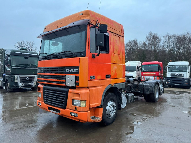 DAF 95 XF 380 Space Cab (MANUAL GEARBOX & MANUAL / BOITE & POMPE MANUELLE / EURO 2 / 6X2) - Cab chassis truck: picture 1 DAF 95 XF 380 Space Cab (MANUAL GEARBOX & MANUAL / BOITE & POMPE MANUELLE / EURO 2 / 6X2) - Cab chassis truck: picture 1