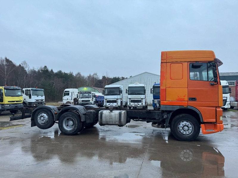 DAF 95 XF 380 Space Cab (MANUAL GEARBOX & MANUAL PUM / BOITE MANUELLE & POMPE MANUELLE / EURO 2 / 6X2) - Cab chassis truck: picture 4 DAF 95 XF 380 Space Cab (MANUAL GEARBOX & MANUAL PUM / BOITE MANUELLE & POMPE MANUELLE / EURO 2 / 6X2) - Cab chassis truck: picture 4