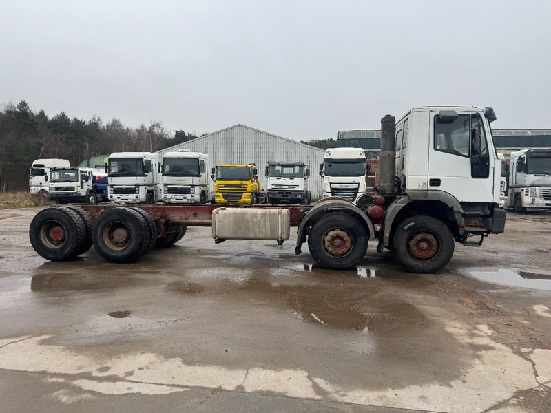 Iveco Eurotrakker 340 E 37 (BIG AXLE / STEEL SUSPENSION / MANUAL PUMP / GRAND PONT / LAMES / POMPE MANUELLE) - Cab chassis truck: picture 4 Iveco Eurotrakker 340 E 37 (BIG AXLE / STEEL SUSPENSION / MANUAL PUMP / GRAND PONT / LAMES / POMPE MANUELLE) - Cab chassis truck: picture 4