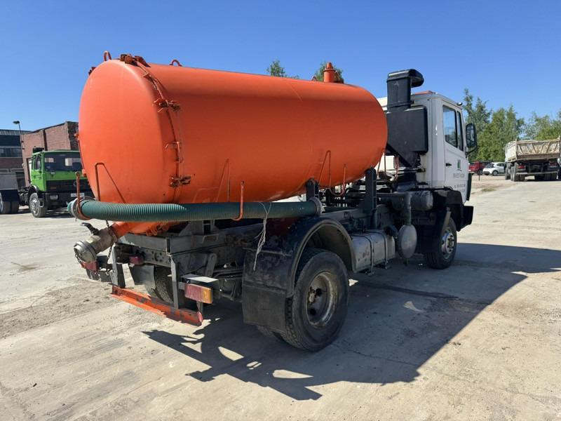 Mercedes-Benz SK 914 (8000 L / STEEL SUSPENSION & MANUAL PUMP / SUSPENSION LAMES & POMPE MANUELLE) - Vacuum truck: picture 5 Mercedes-Benz SK 914 (8000 L / STEEL SUSPENSION & MANUAL PUMP / SUSPENSION LAMES & POMPE MANUELLE) - Vacuum truck: picture 5