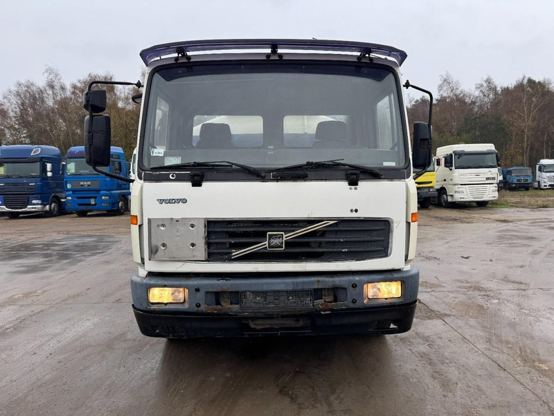 Volvo FL 6 - 220 (11000 L / 2 COMPARTMENTS / 18 TON / MANUAL GEARBOX / PERFECT) - Tanker truck: picture 2 Volvo FL 6 - 220 (11000 L / 2 COMPARTMENTS / 18 TON / MANUAL GEARBOX / PERFECT) - Tanker truck: picture 2