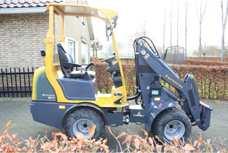 Eurotrac W11 - Compact track loader: picture 2 Eurotrac W11 - Compact track loader: picture 2