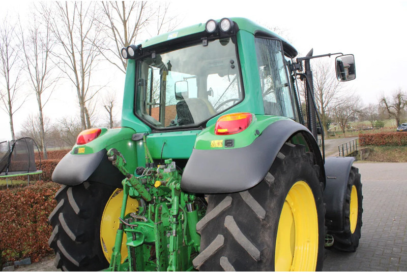 John Deere 6220 - Farm tractor: picture 4 John Deere 6220 - Farm tractor: picture 4