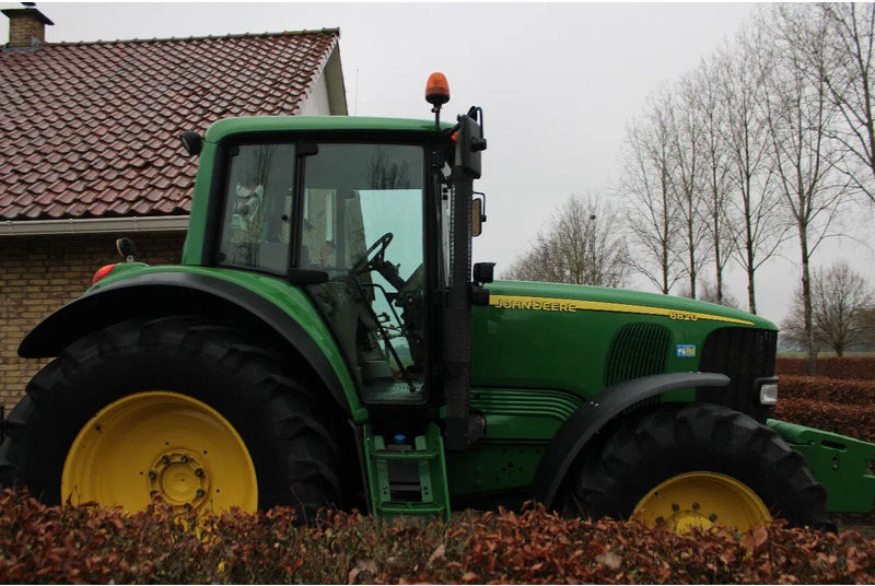 John Deere 6820 - Farm tractor: picture 2 John Deere 6820 - Farm tractor: picture 2