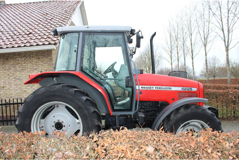 Massey Ferguson 4225 - Farm tractor: picture 2 Massey Ferguson 4225 - Farm tractor: picture 2