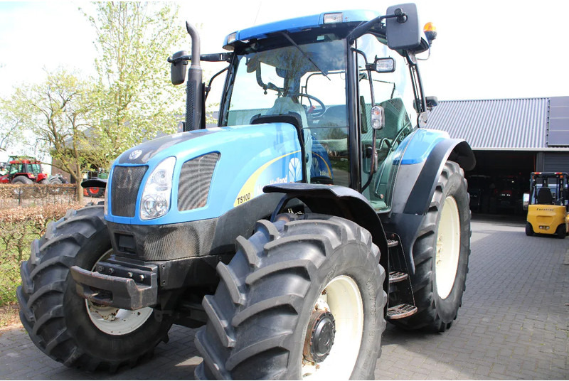 New Holland TS100A TS100A - Farm tractor: picture 5 New Holland TS100A TS100A - Farm tractor: picture 5
