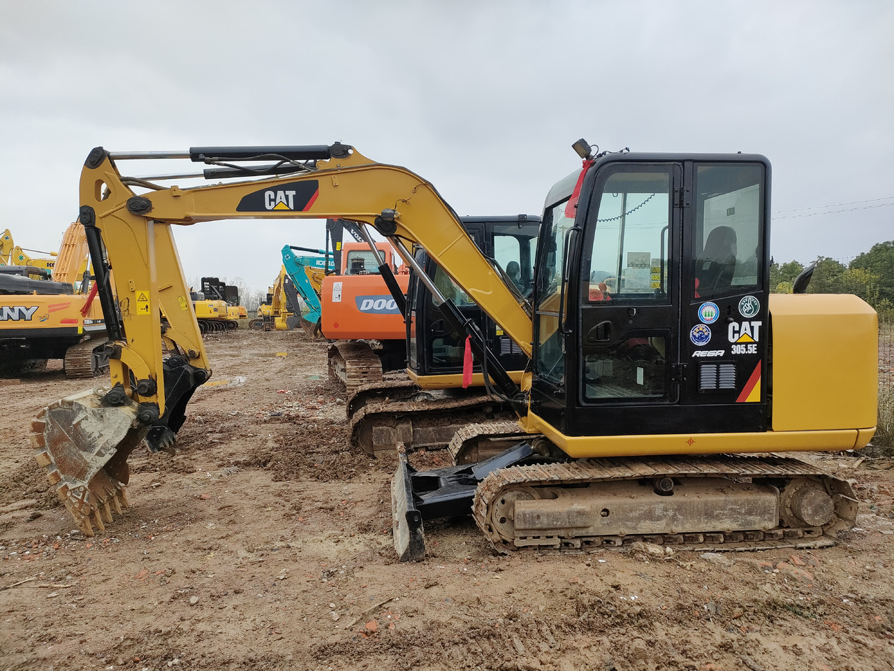 CATERPILLAR Nearly 90% of brand new Caterpillar 305.5 3-ton mini excavators are available for sale. Caterpillar 303.5 305.5 306 307 excavators are also available for sale. - Mini excavator: picture 3 CATERPILLAR Nearly 90% of brand new Caterpillar 305.5 3-ton mini excavators are available for sale. Caterpillar 303.5 305.5 306 307 excavators are also available for sale. - Mini excavator: picture 3