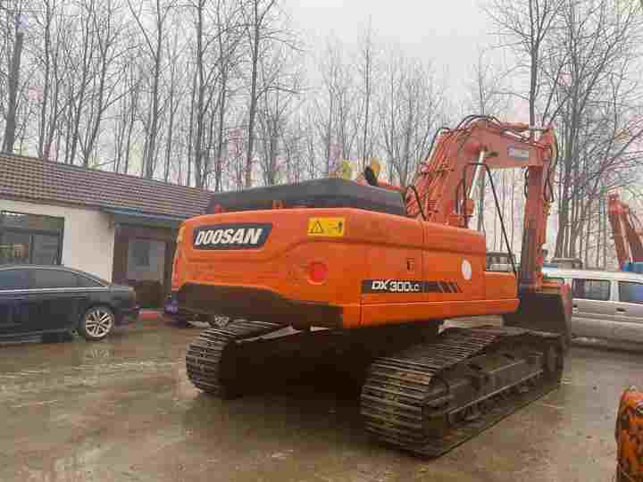 High Quality Doosan Big Size Excavator , Doosan 30ton Dx300lc Digging Machine , Doosan Excavator for Sale - Crawler excavator: picture 3 High Quality Doosan Big Size Excavator , Doosan 30ton Dx300lc Digging Machine , Doosan Excavator for Sale - Crawler excavator: picture 3