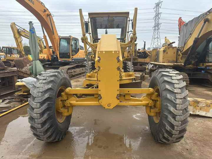 Low-price second-hand Cat Grader 140H with outstanding performance Carterpillarused 140H grader for sale - Grader: picture 4 Low-price second-hand Cat Grader 140H with outstanding performance Carterpillarused 140H grader for sale - Grader: picture 4