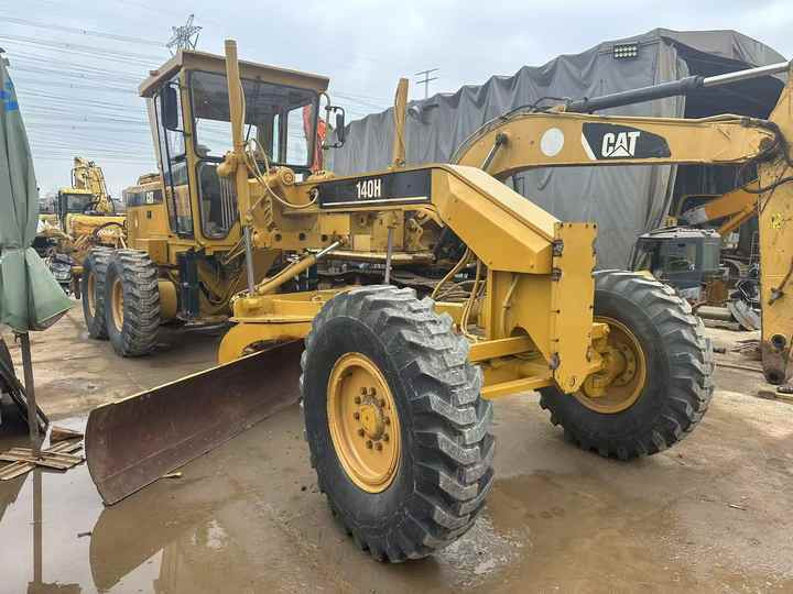 Low-price second-hand Cat Grader 140H with outstanding performance Carterpillarused 140H grader for sale - Grader: picture 3 Low-price second-hand Cat Grader 140H with outstanding performance Carterpillarused 140H grader for sale - Grader: picture 3