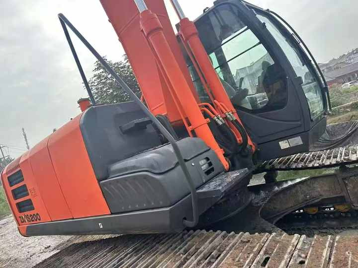 Original Hitachi ZX200 ZX200-5G ZX210 ZX240 Excavator Secondhand Japan Hitachi Excavator Price Low in Good Condition on Sale - Excavator: picture 5 Original Hitachi ZX200 ZX200-5G ZX210 ZX240 Excavator Secondhand Japan Hitachi Excavator Price Low in Good Condition on Sale - Excavator: picture 5