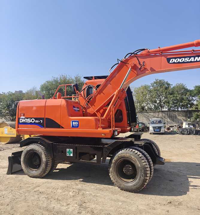 Used Doosan DH150W-7 Model Wheel Excavator Second Hand Machine Popular Brand Korean Doosan Hydraulic Machinery - Wheel excavator: picture 2 Used Doosan DH150W-7 Model Wheel Excavator Second Hand Machine Popular Brand Korean Doosan Hydraulic Machinery - Wheel excavator: picture 2