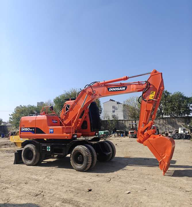 Used Doosan DH150W-7 Model Wheel Excavator Second Hand Machine Popular Brand Korean Doosan Hydraulic Machinery - Wheel excavator: picture 1 Used Doosan DH150W-7 Model Wheel Excavator Second Hand Machine Popular Brand Korean Doosan Hydraulic Machinery - Wheel excavator: picture 1