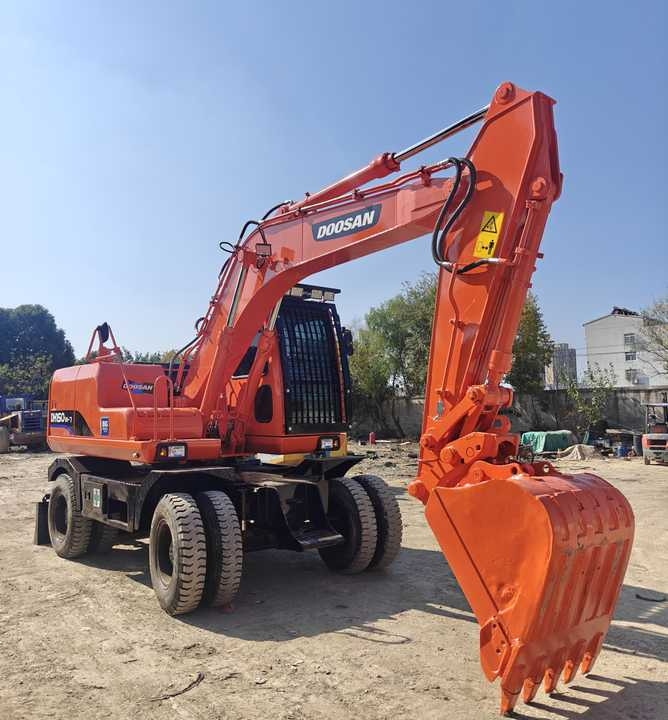 Used Doosan DH150W-7 Model Wheel Excavator Second Hand Machine Popular Brand Korean Doosan Hydraulic Machinery - Wheel excavator: picture 4 Used Doosan DH150W-7 Model Wheel Excavator Second Hand Machine Popular Brand Korean Doosan Hydraulic Machinery - Wheel excavator: picture 4